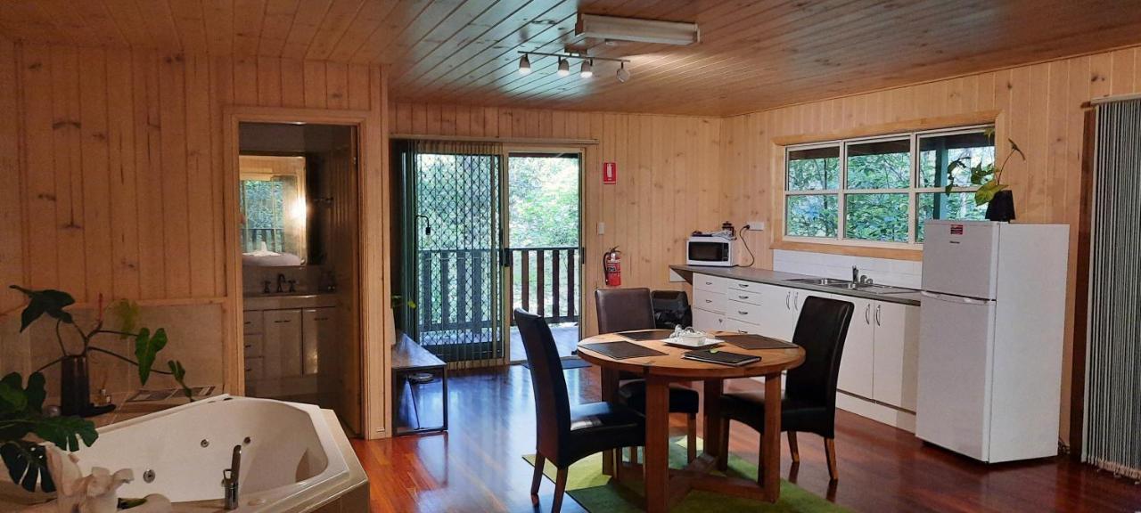 Treetops Montville Exterior photo
